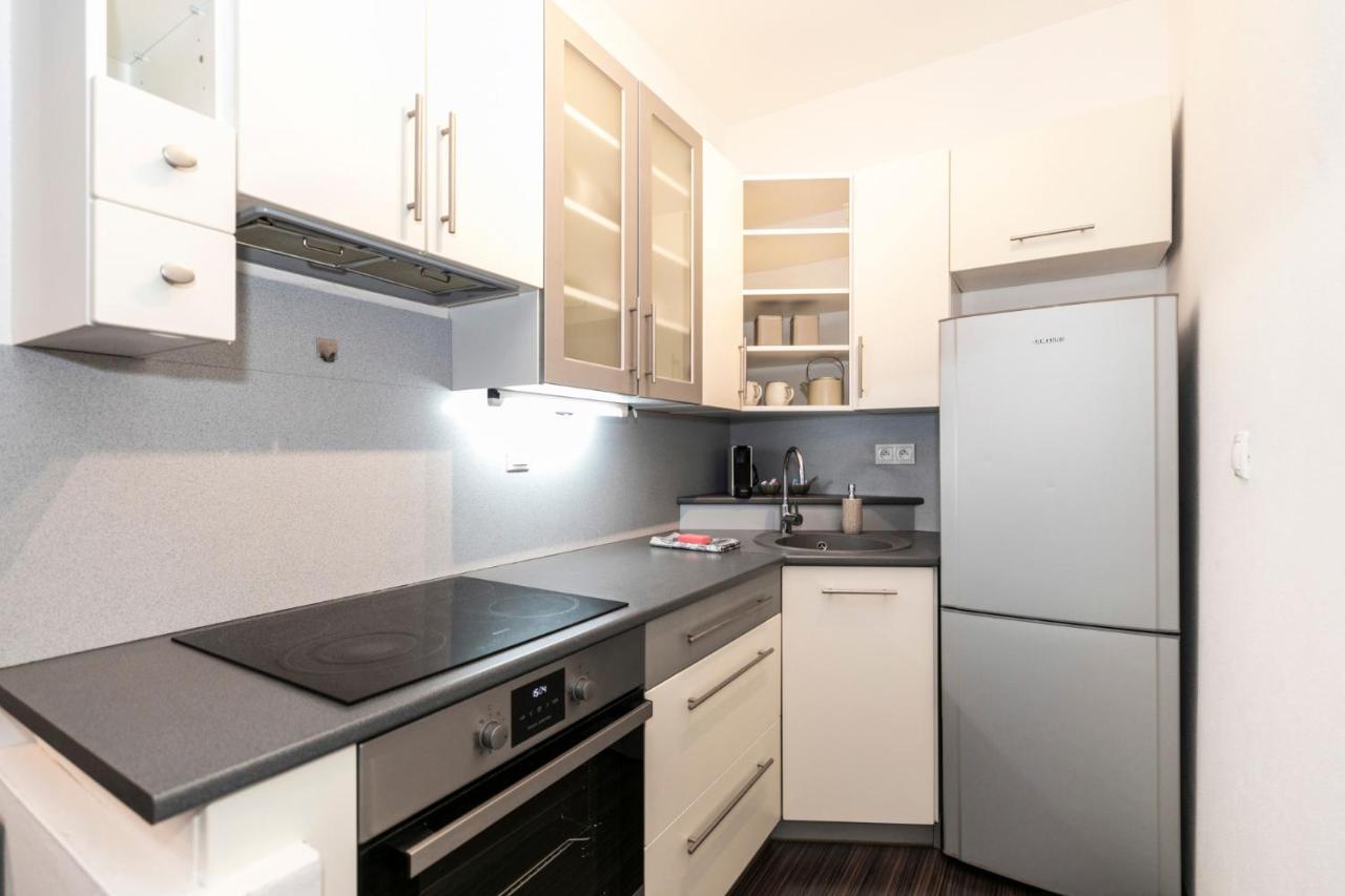 Alure Residences 3 & 24H Self Check-In, Parking In The Garage In The Apartment Building Included, New Building, Terrace, Green Location With A Forest Park With A Lake, Children'S Playground Banská Bystrica Exteriör bild