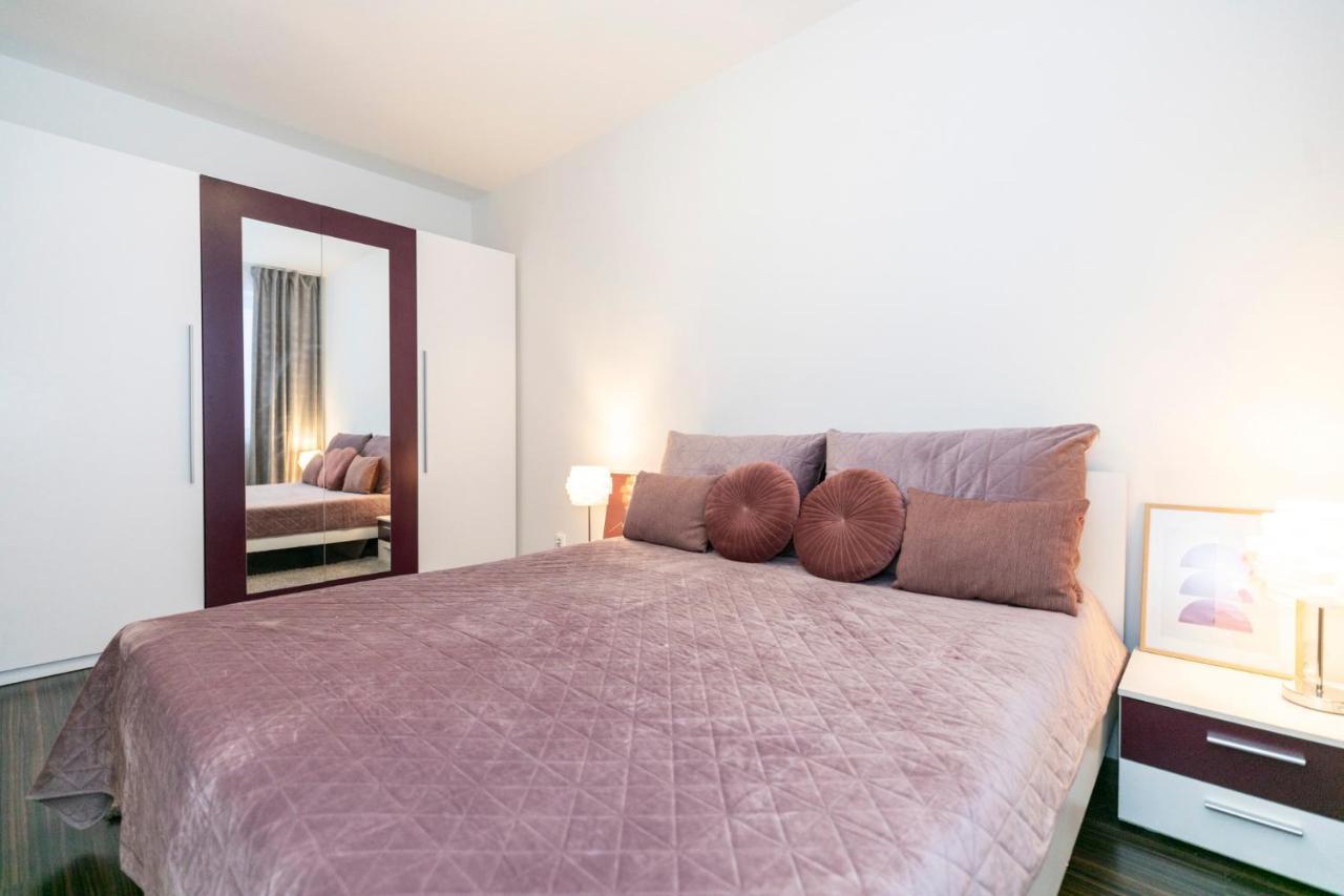 Alure Residences 3 & 24H Self Check-In, Parking In The Garage In The Apartment Building Included, New Building, Terrace, Green Location With A Forest Park With A Lake, Children'S Playground Banská Bystrica Exteriör bild