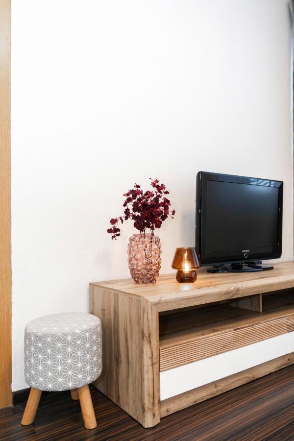 Alure Residences 3 & 24H Self Check-In, Parking In The Garage In The Apartment Building Included, New Building, Terrace, Green Location With A Forest Park With A Lake, Children'S Playground Banská Bystrica Exteriör bild