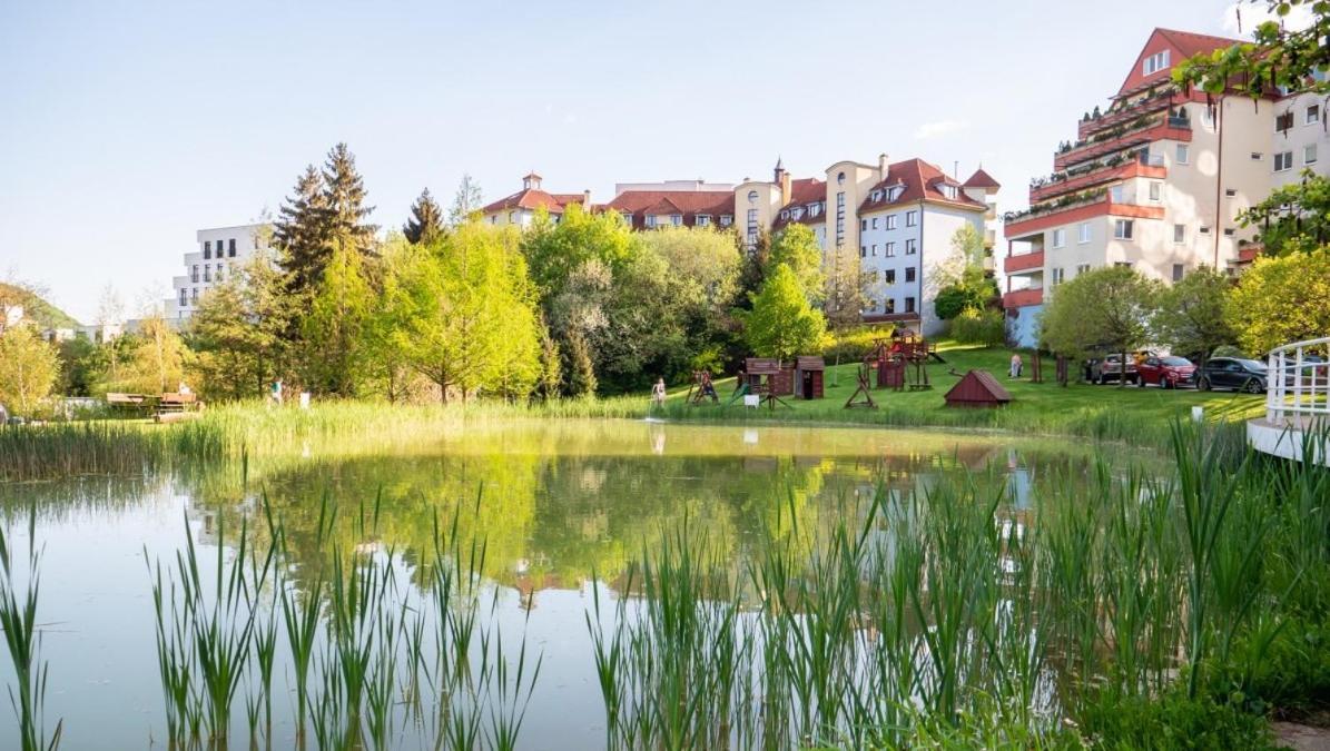 Alure Residences 3 & 24H Self Check-In, Parking In The Garage In The Apartment Building Included, New Building, Terrace, Green Location With A Forest Park With A Lake, Children'S Playground Banská Bystrica Exteriör bild